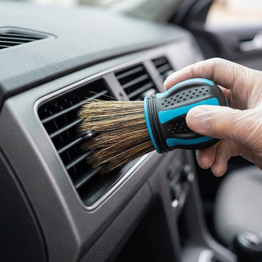 Dirt Brush Interior - แปรงสำหรับงานดูแลภายในรถยนต์ แปรงทำความสะอาดรถยนต์ ดีไซน์กะทัดรัด เครื่องมือกำจัดสิ่งสกปรก ขนแปรงหมูนุ่มปานกลาง