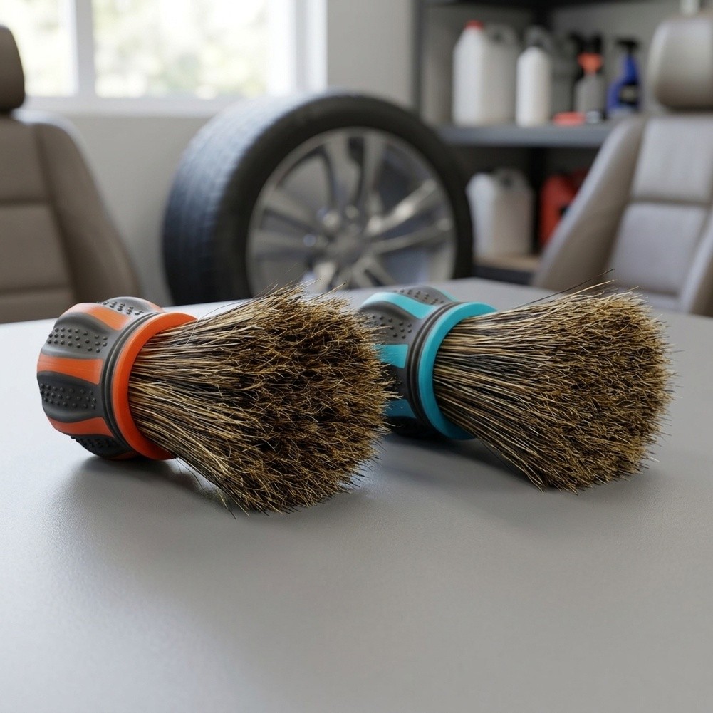 Dirt Brush Interior - แปรงสำหรับงานดูแลภายในรถยนต์ แปรงทำความสะอาดรถยนต์ ดีไซน์กะทัดรัด เครื่องมือกำจัดสิ่งสกปรก ขนแปรงหมูนุ่มปานกลาง